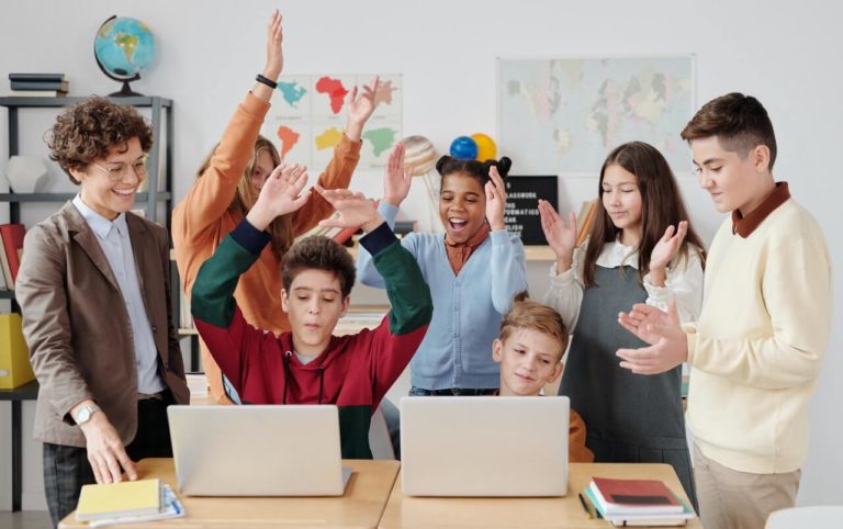 Using technology to teach young learners