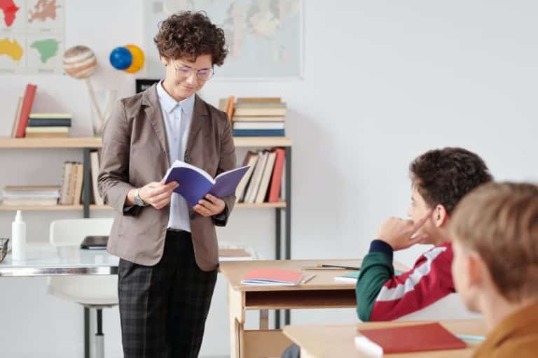 communicative approaches in teaching listening
